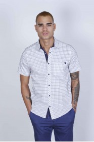 SPORT COTTON SHIRT IN WHITE COLORED, SHORT SLEEVE, SNAP-BUTTON ON THE FRONT.