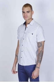 SPORT COTTON SHIRT IN WHITE COLORED, SHORT SLEEVE, SNAP-BUTTON ON THE FRONT.