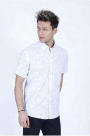 COTTON SHIRT IN WHITE COLOUR, SHORT SLEEVES, AND REGULAR FIT MOLD.