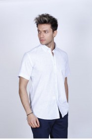 COTTON SHIRT IN BLUE COLOUR, SHORT SLEEVES, AND REGULAR FIT MOLD.