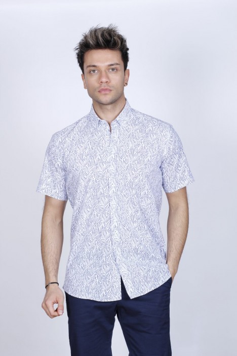 COTTON SHIRT IN NAVY BLUE COLOUR, SHORT SLEEVES, AND REGULAR FIT MOLD.