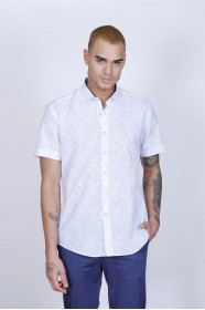 COTTON SHIRT IN WHITE COLOUR, SHORT SLEEVES, AND REGULAR FIT MOLD.