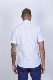 COTTON SHIRT IN WHITE COLOUR, SHORT SLEEVES, AND REGULAR FIT MOLD.