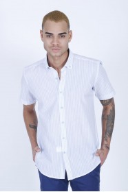COTTON SHIRT IN BLUE COLOUR, SHORT SLEEVES, AND REGULAR FIT MOLD.