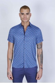 SPORT COTTON SHIRT IN SAX BLUE COLORED, SHORT SLEEVE, SNAP-BUTTON ON THE FRONT.