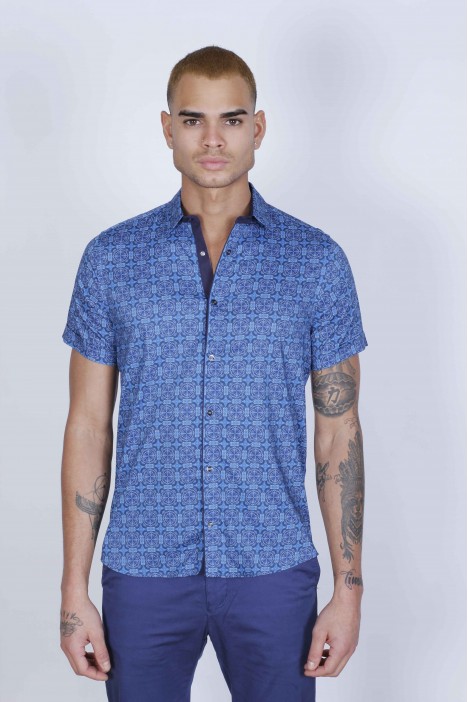 SPORT COTTON SHIRT IN SAX BLUE COLORED, SHORT SLEEVE, SNAP-BUTTON ON THE FRONT.