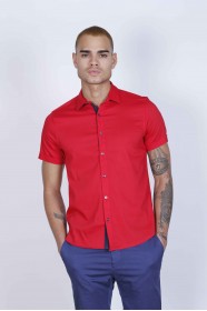 SLIM-FIT COTTON SHIRT IN RED COLORED, SHORT SLEEVE, SNAP-BUTTON ON THE FRONT.