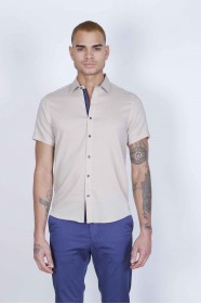 SPORT COTTON SHIRT IN CREAM, SHORT SLEEVE, SNAP-BUTTON ON THE FRONT.