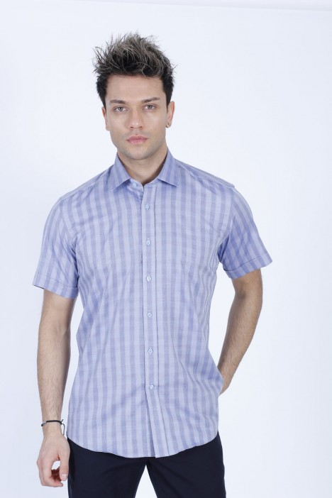 COTTON SHIRT IN INDIGO COLOUR, SHORT SLEEVES, AND REGULAR FIT MOLD.