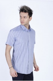 COTTON SHIRT IN INDIGO COLOUR, SHORT SLEEVES, AND REGULAR FIT MOLD.
