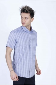 COTTON SHIRT IN BLUE COLOUR, SHORT SLEEVES, AND REGULAR FIT MOLD.