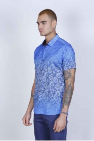 SPORT COTTON SHIRT IN BLUE COLORED, SHORT SLEEVE, SNAP-BUTTON ON THE FRONT.