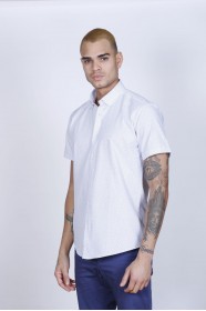 COTTON SHIRT IN WHITE COLOUR, SHORT SLEEVES, AND REGULAR FIT MOLD.