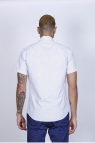 COTTON SHIRT IN WHITE COLOUR, SHORT SLEEVES, AND REGULAR FIT MOLD.