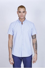 COTTON SHIRT IN BLUE COLOUR, SHORT SLEEVES, AND REGULAR FIT MOLD.