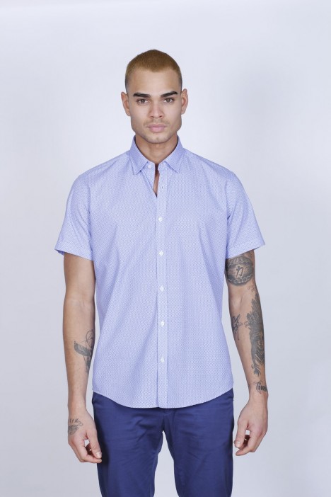 COTTON SHIRT IN BLUE COLOUR, SHORT SLEEVES, AND REGULAR FIT MOLD.