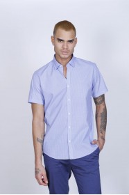 COTTON SHIRT IN BLUE COLOUR, SHORT SLEEVES, AND REGULAR FIT MOLD.