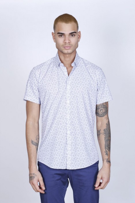 COTTON SHIRT IN RED COLOUR, SHORT SLEEVES, AND REGULAR FIT MOLD.