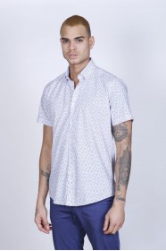 COTTON SHIRT IN RED COLOUR, SHORT SLEEVES, AND REGULAR FIT MOLD.
