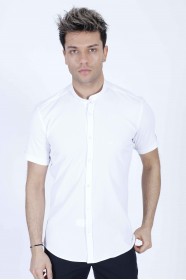 COTTON SHIRT IN WHITE COLOUR, SHORT SLEEVES, AND REGULAR FIT MOLD.