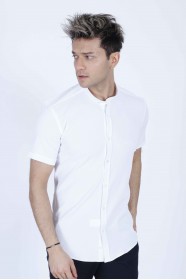 COTTON SHIRT IN WHITE COLOUR, SHORT SLEEVES, AND REGULAR FIT MOLD.