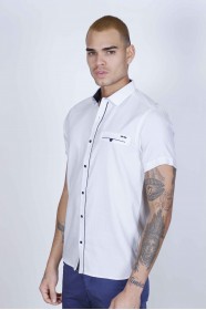 SPORT COTTON SHIRT IN WHITE COLORED, SHORT SLEEVE, BUTTONS ON THE FRONT.