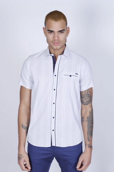 SPORT COTTON SHIRT IN WHITE COLORED, SHORT SLEEVE, BUTTONS ON THE FRONT.
