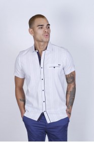 SPORT COTTON SHIRT IN WHITE COLORED, SHORT SLEEVE, BUTTONS ON THE FRONT.