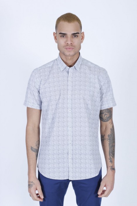 COTTON SHIRT IN PARLIAMENT COLOUR, SHORT SLEEVES, AND REGULAR FIT MOLD.