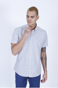 COTTON SHIRT IN PARLIAMENT COLOUR, SHORT SLEEVES, AND REGULAR FIT MOLD.