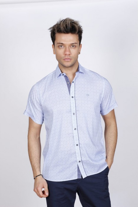 REGULAR-FIT COTTON SHIRT IN LIGHT BLUE, SHORT SLEEVES AND BUTTONS ON THE FRONT.