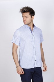 REGULAR-FIT COTTON SHIRT IN LIGHT BLUE, SHORT SLEEVES AND BUTTONS ON THE FRONT.
