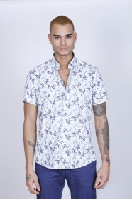 COTTON SHIRT IN PARLIAMENT COLOUR, SHORT SLEEVES, AND REGULAR FIT MOLD.