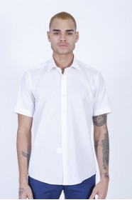 COTTON SHIRT IN WHITE COLOUR, SHORT SLEEVES, AND REGULAR FIT MOLD.