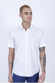 COTTON SHIRT IN WHITE COLOUR, SHORT SLEEVES, AND REGULAR FIT MOLD.
