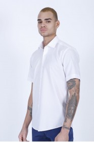 COTTON SHIRT IN WHITE COLOUR, SHORT SLEEVES, AND REGULAR FIT MOLD.
