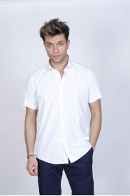COTTON SHIRT IN WHITE COLOUR, SHORT SLEEVES, AND REGULAR FIT MOLD.