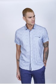 REGULAR-FIT COTTON SHIRT IN WHITE, SHORT SLEEVES AND BUTTONS ON THE FRONT.