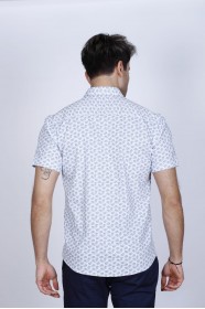 REGULAR-FIT COTTON SHIRT IN WHITE, SHORT SLEEVES AND BUTTONS ON THE FRONT.