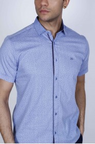REGULAR-FIT COTTON SHIRT IN BLUE, SHORT SLEEVES AND BUTTONS ON THE FRONT.