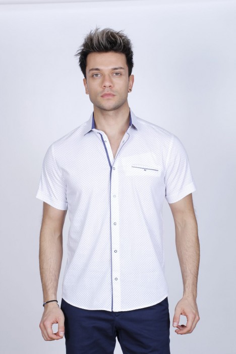 REGULAR-FIT COTTON SHIRT IN WHITE, SHORT SLEEVES AND BUTTONS ON THE FRONT.