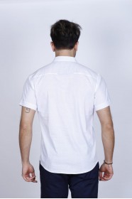 REGULAR-FIT COTTON SHIRT IN WHITE, SHORT SLEEVES AND BUTTONS ON THE FRONT.