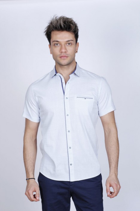 REGULAR-FIT COTTON SHIRT IN LIGHT BLUE, SHORT SLEEVES AND BUTTONS ON THE FRONT.