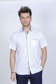 REGULAR-FIT COTTON SHIRT IN WHITE, SHORT SLEEVES AND BUTTONS ON THE FRONT.