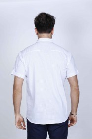 REGULAR-FIT COTTON SHIRT IN WHITE, SHORT SLEEVES AND BUTTONS ON THE FRONT.