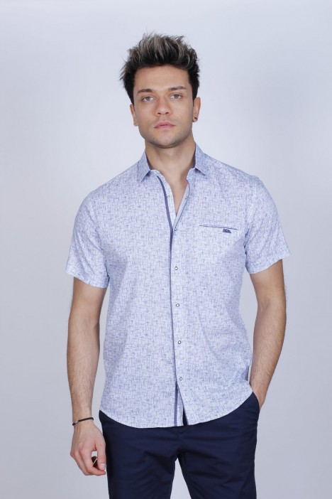 REGULAR-FIT COTTON SHIRT IN WHITE, SHORT SLEEVES AND BUTTONS ON THE FRONT.
