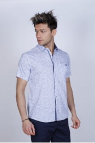 REGULAR-FIT COTTON SHIRT IN WHITE, SHORT SLEEVES AND BUTTONS ON THE FRONT.
