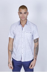 REGULAR-FIT COTTON SHIRT IN WHITE, SHORT SLEEVES AND BUTTONS ON THE FRONT.