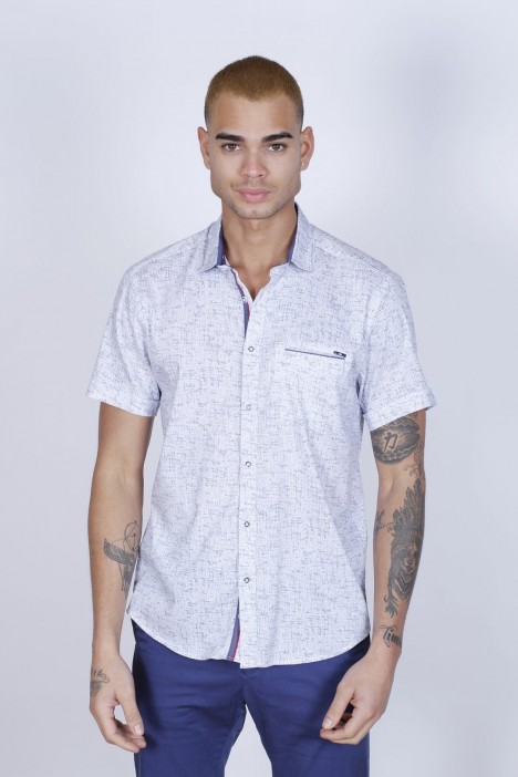 REGULAR-FIT COTTON SHIRT IN WHITE, SHORT SLEEVES AND BUTTONS ON THE FRONT.