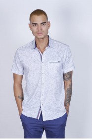 REGULAR-FIT COTTON SHIRT IN WHITE, SHORT SLEEVES AND BUTTONS ON THE FRONT.